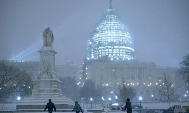 Northeast America frozen in blizzard