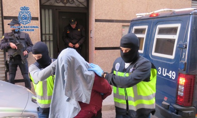 Spain arrests terror suspects