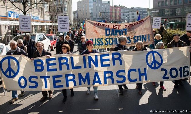 Germans march against war