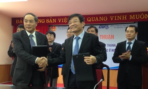 Vietnamese guest workers given access to online radio, TV services