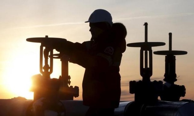 Ukraine to ban imports of Russian oil products