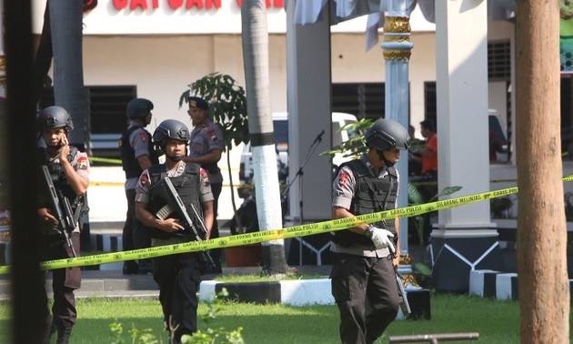 Suicide bomber attacks police station in Indonesia