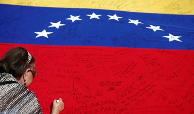 Venezuela accuses opposition of fake signatures to call for referendum 