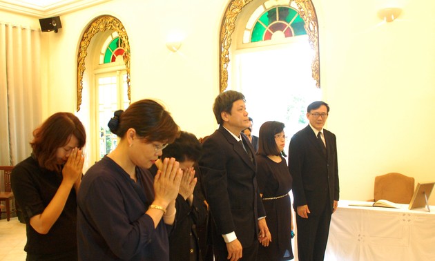 VOV’s leaders pay tribute to the Thai King