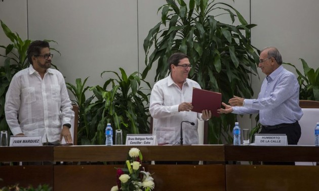 Colombia, FARC publish peace accord