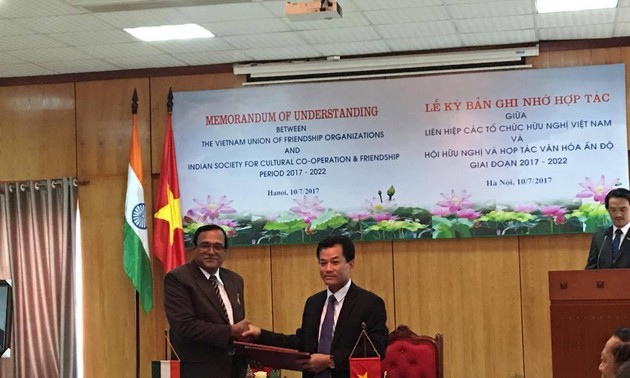 Vietnam, India ink MoU on friendship, cultural cooperation