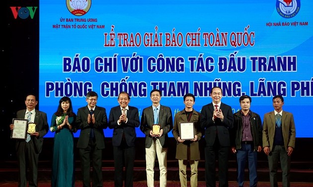 Best press works on fighting corruption, wastefulness honored