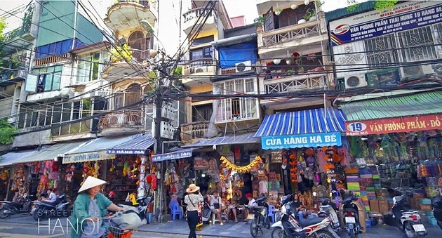 CNN features Hanoi street life