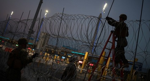 US reopens border crossing with Mexico after migrants attempt breach