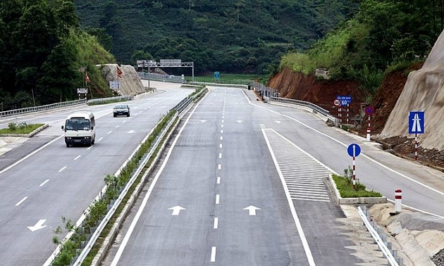 ADB’s loan upgrades roads, promotes traffic safety in Vietnam’s northwest