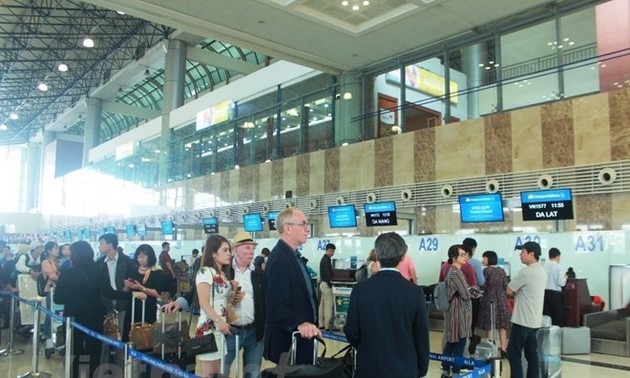 Air passengers in Vietnam surpass 100 million