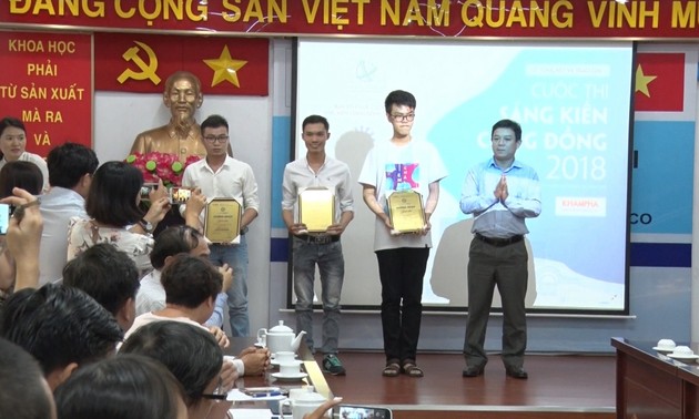 Ho Chi Minh City honors 2018 best initiatives for community