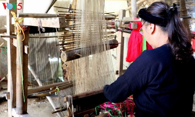 Weaving – traditional craft of Tay ethnic minority 