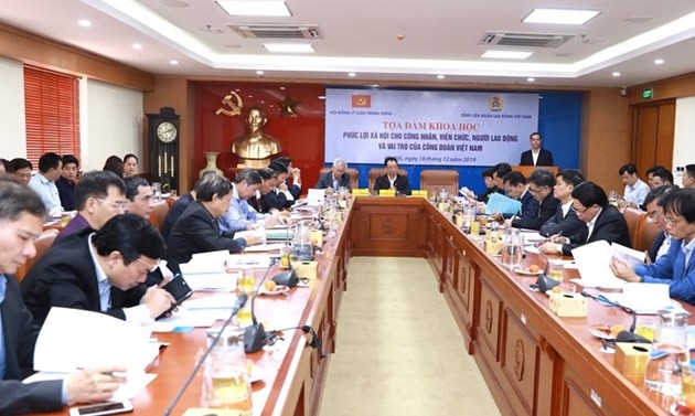 Hanoi conference discusses social welfare for workers, trade unions’ role