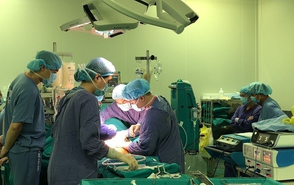 Vietnamese doctors transplant kidney, liver simultaneously