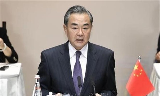 Chinese Foreign Minister says world must avoid a new Cold War