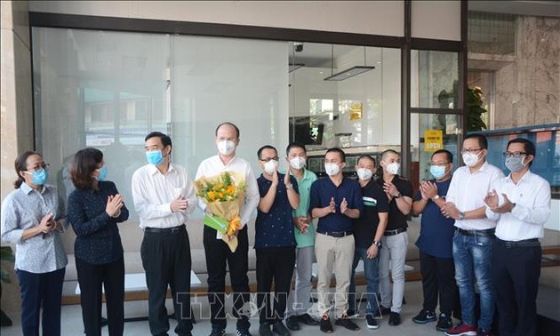 Da Nang sees off medical staff as COVID-19 situation under control