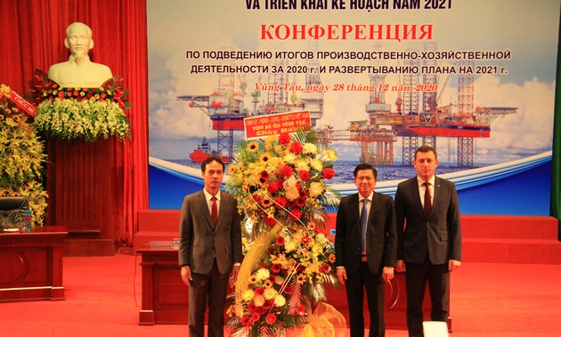 Vietsovpetro surpasses oil and gas production target 