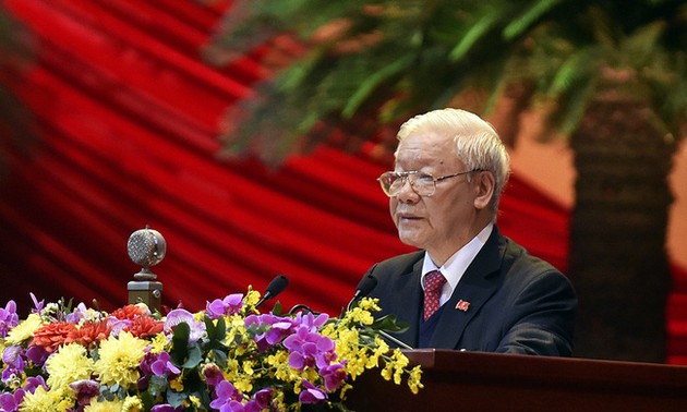Nguyen Phu Trong congratulated on his re-election as Party General Secretary