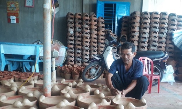 Binh Duc pottery village of Cham ethnic group 