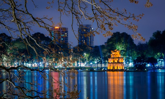 Hanoi sparkles with nocturnal serenity 