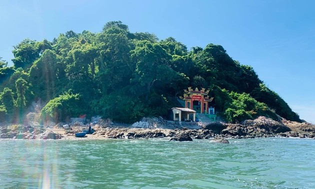 Mysterious temple on undersea path in Ba Ria-Vung Tau 