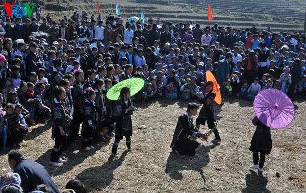 Gau Tao-Frühlingsfest am Bergfuß Ngu Chi Son