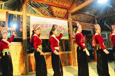 Folkloremusikgruppe der Volksgruppe Kho Mu