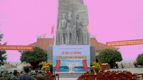 Ein Rauchfass ist an ein Denkmal der Patrioten auf die Inseln Ly Son abgelegt