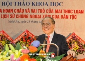 Parlamentspräsident Nguyen Sinh Hung besucht die Provinz Ha Tinh