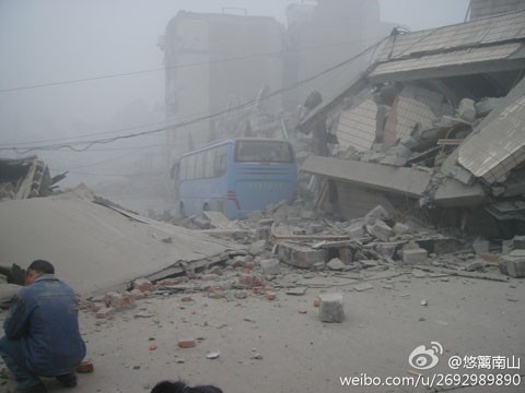 Erdbeben mit Stärke sieben in der chinesischen Provinz Sichuan