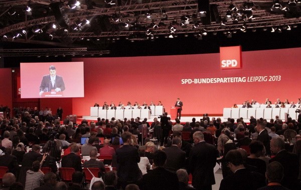 Sigmar Gabriel als SPD-Vorsitzender wiedergewählt