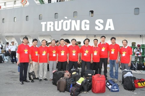 Provinzen landesweit unterstützen Soldaten und Bewohner des Inselkreises Truong Sa