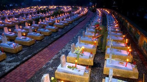 Besuch des Truong Son-Friedhofes im Juli