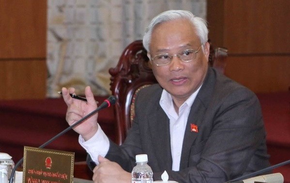 Vizeparlamentspräsident Uong Chu Luu überprüft die Justizreform in Gia Lai