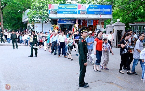 Tausende Bürger besuchen Ho Chi Minh-Mausoleum