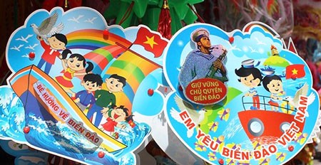 Mondfest zum Thema “vietnamesische Kinder richten nach Insel und Meer”