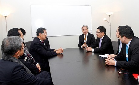 Vizepremierminister, Außenminister Pham Binh Minh führt Treffen am Rande des Weltwirtschaftsforums