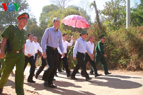 Vizepremierminister Pham Binh Minh überprüft die Grenzfestlegung in Provinz Gia Lai