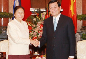 Staatspräsident Truong Tan Sang trifft Spitzenpolitiker in Laos