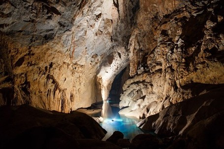 Werbung für die einzigartige Schönheit der Höhle Son Doong in Singapur