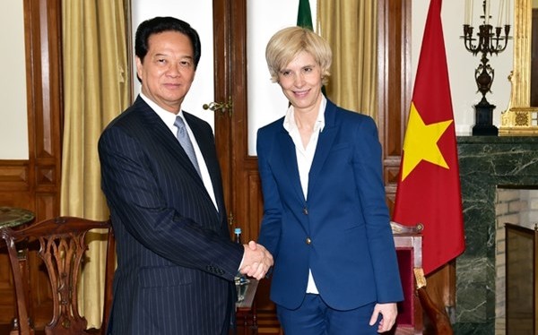 Premierminister Nguyen Tan Dung trifft portugiesische Parlamentspräsidentin Maria da Assunção