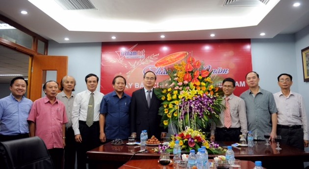 Vorsitzender der Vaterländischen Front Vietnams beglückwünscht Online-Zeitung „Vietnamnet“