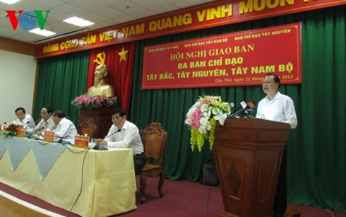 Drei strategische Gebiete Vietnams verstärken wirtschaftliche Entwicklung und Verteidigung