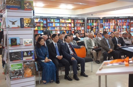 Veröffentlichung des Buchs “Ho Chi Minh: Karriere und Ära“ in der Mongolei