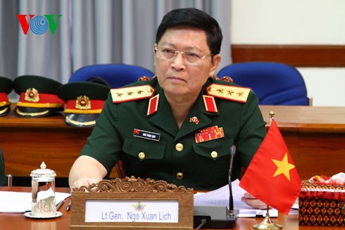 Generalleutnant Ngo Xuan Lich und Vizeverteidigungsminister Do Ba Ty werden zum General befördert