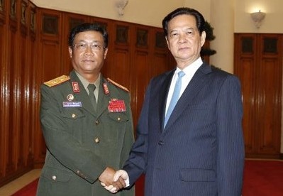 Premierminister Nguyen Tan Dung trifft den Chef des Generalstabs der laotischen Armee