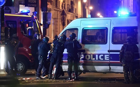 Internationale Gemeinschaft verurteilt scharf die Terrorangriffe im französischen Paris