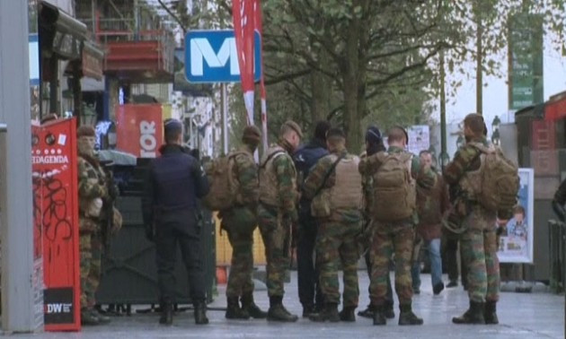 Frankreich und Belgien verstärken Razzien gegen Terroristen