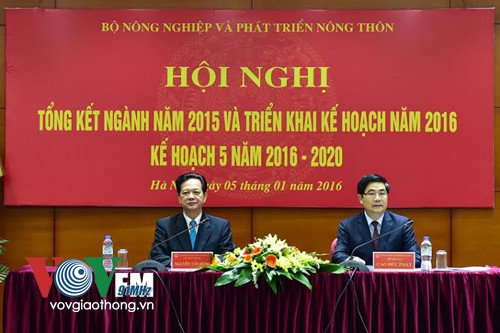 Premierminister Nguyen Tan Dung tagt mit Branche für Landwirtschaft und ländliche Entwicklung
